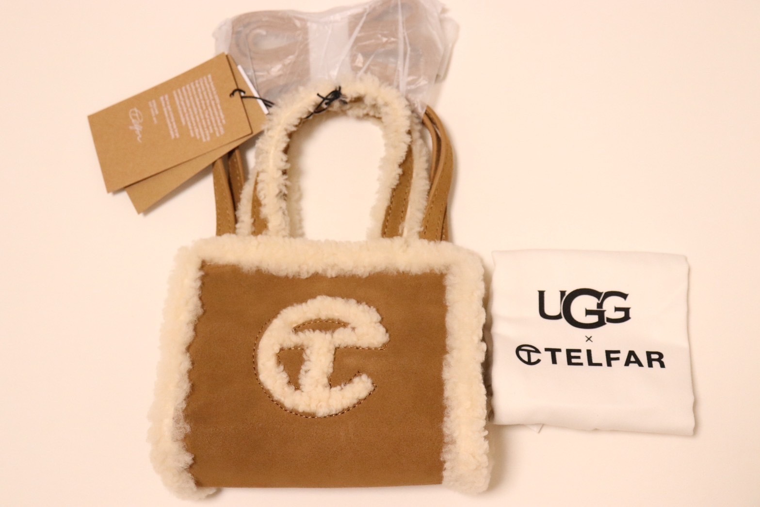 ☆大人気☆Telfar X UGG Small Shopping Bag (UGG/ショルダーバッグ