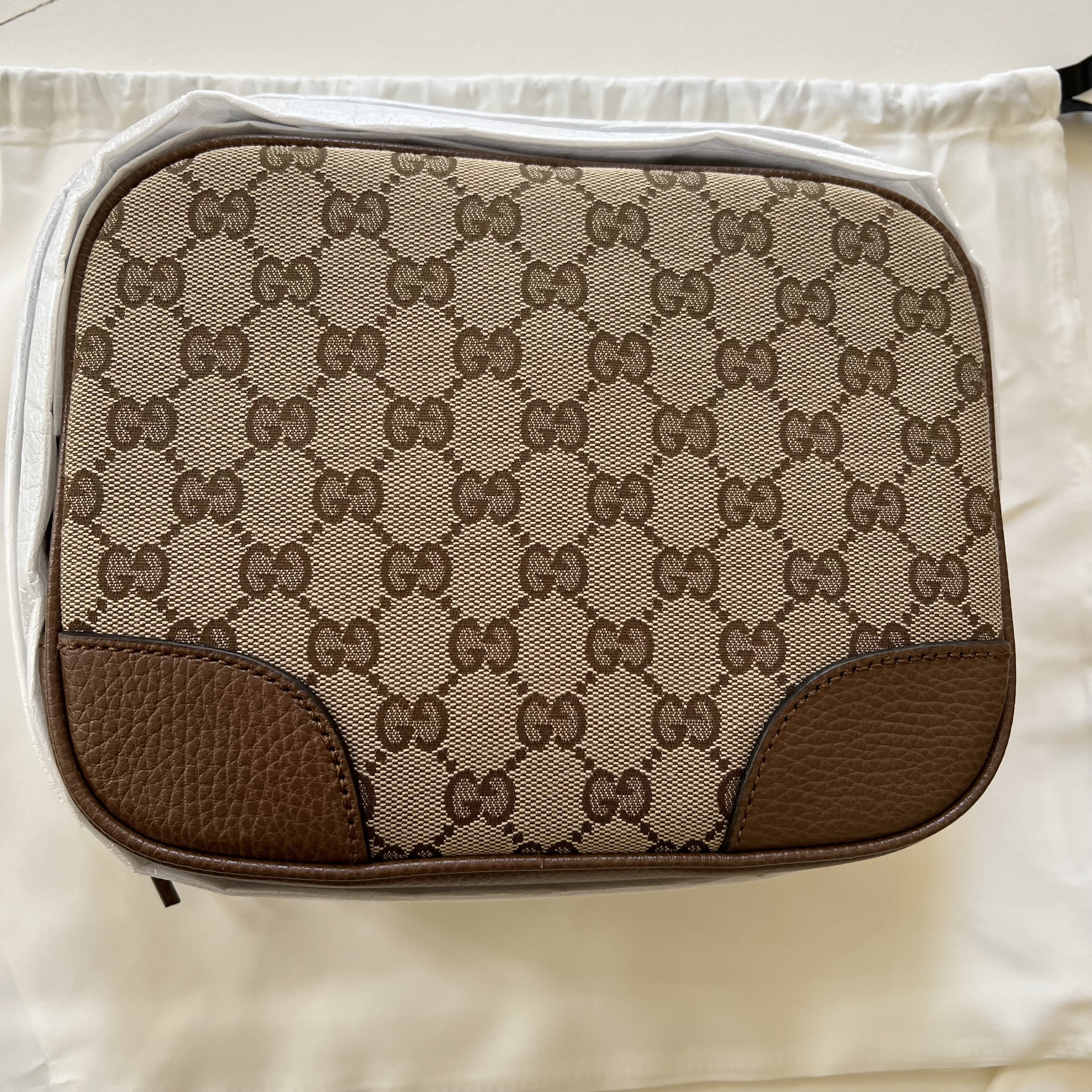 入手困難◇GUCCI◇ショルダーバッグ 斜めがけ GGキャンバス (GUCCI
