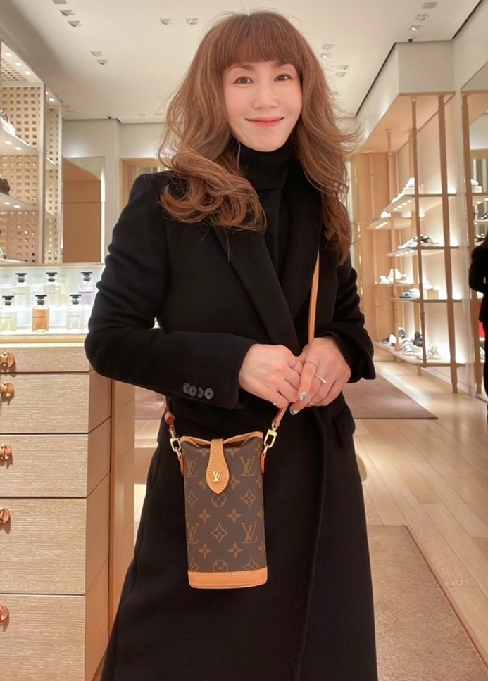 ルイヴィトン☆フォールド・ミー ポーチ スマホ☆関税込み (Louis