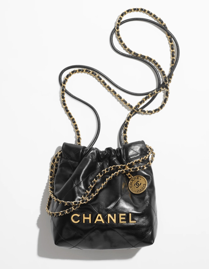 争奪戦】CHANEL 22 ミニハンドバッグ シャイニー カーフスキン (CHANEL