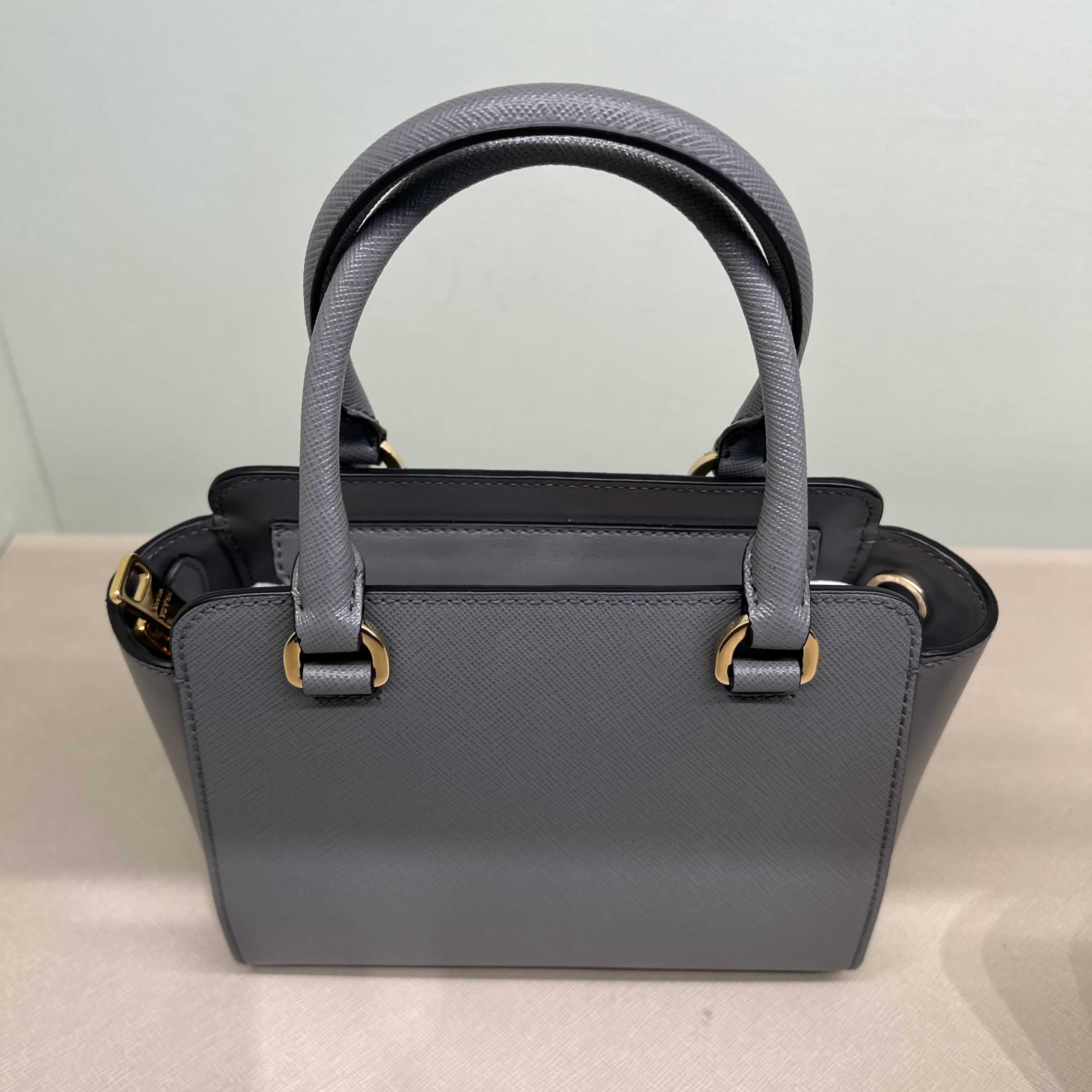 入手困難◇PRADA◇サフィアーノレザー クロスボディバッグ 人気 (PRADA
