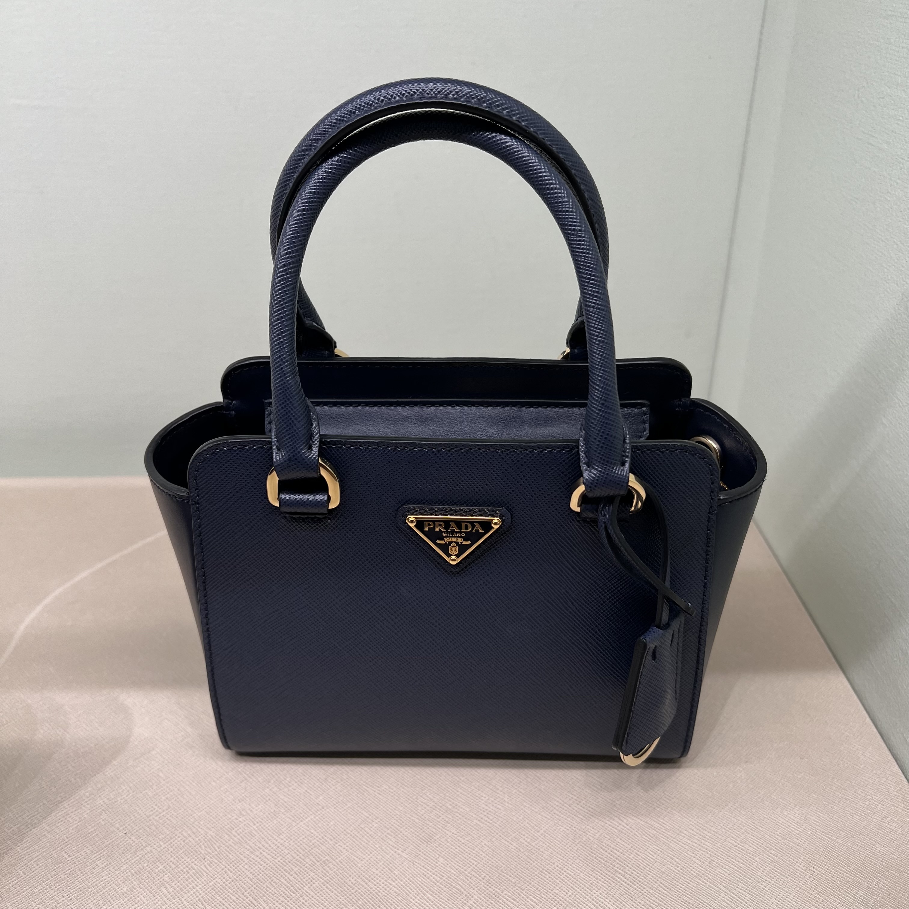 入手困難◇PRADA◇サフィアーノレザー クロスボディバッグ 人気 (PRADA