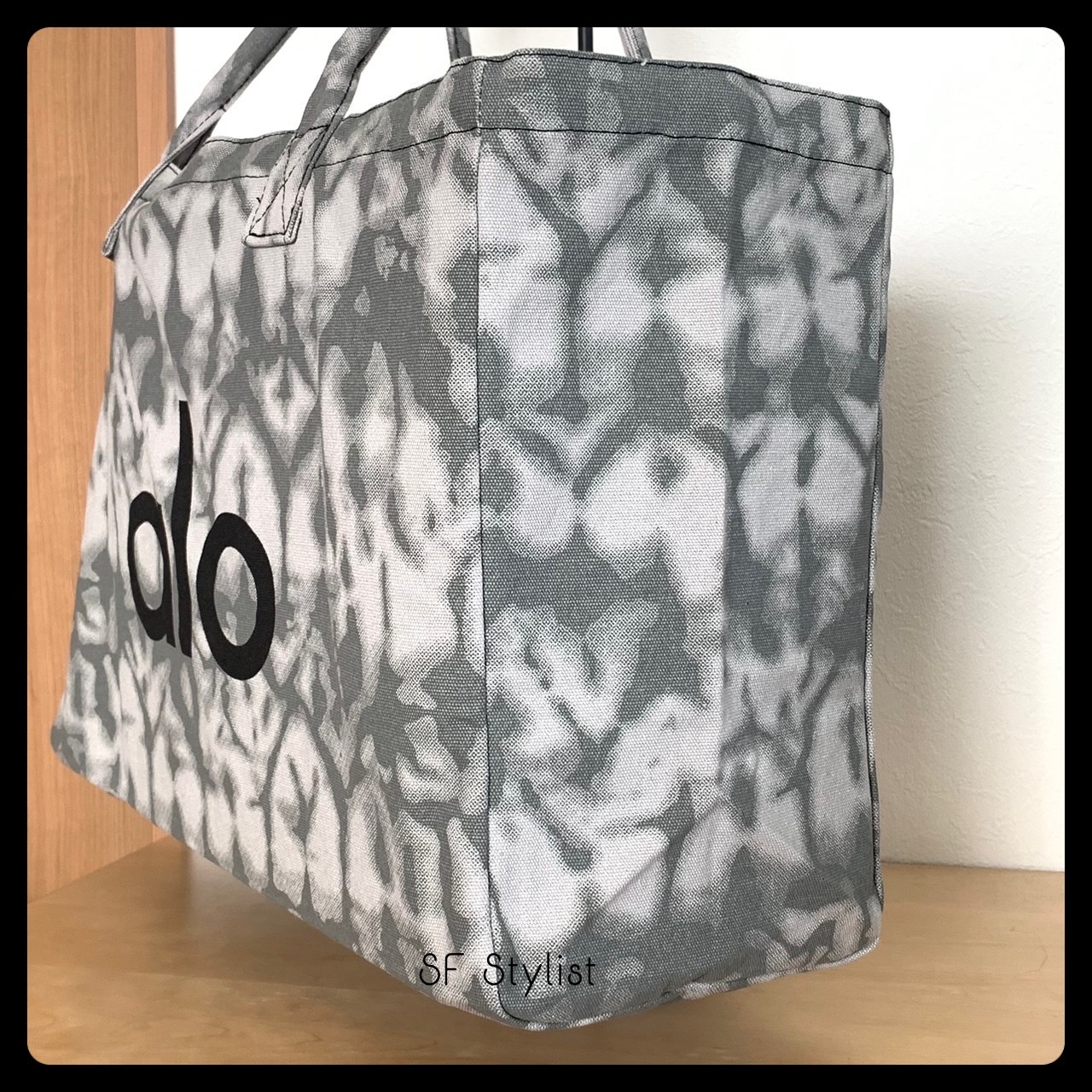 Alo Yoga☆セレブに大人気♪軽くて大容量ショッパートートバッグ (ALO