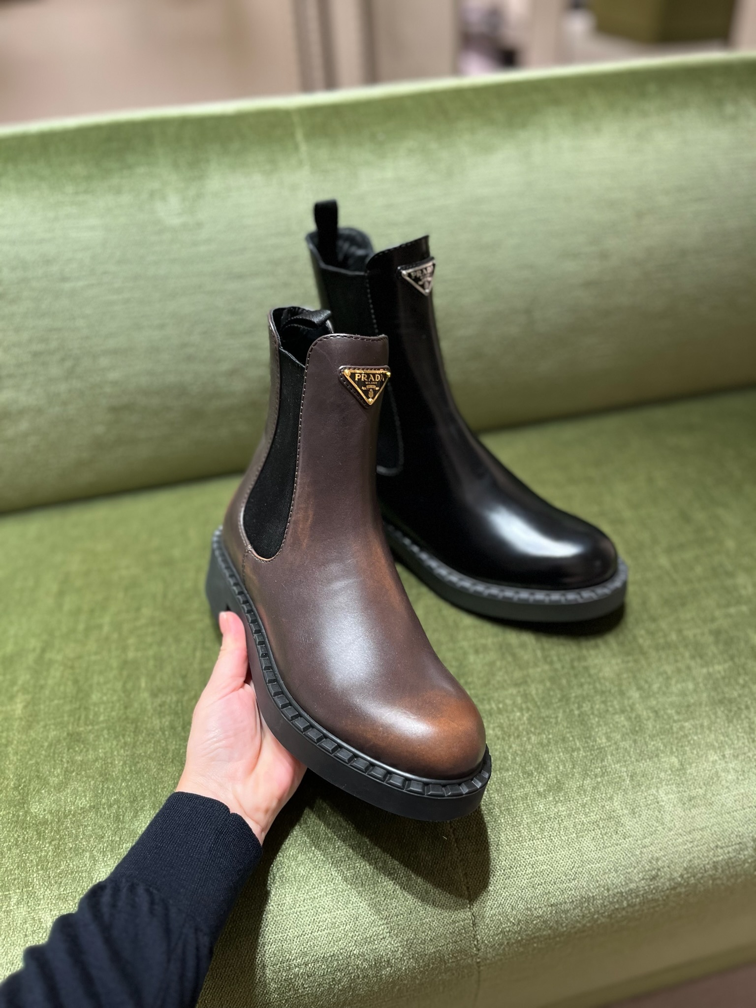 PRADA【入手困難】大人気 ☆ブラッシュドレザー ブーティー☆ (PRADA