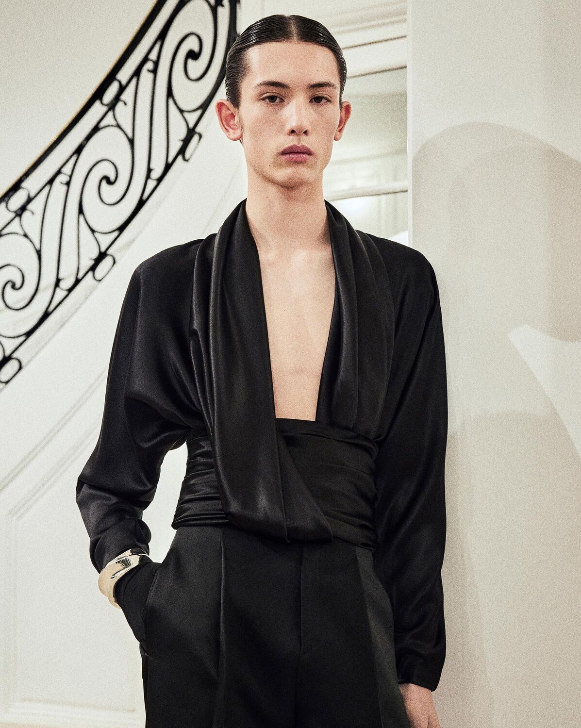 Saint Laurent《ドレープブラウス》ブラック サテン DHL 直営店 (Saint