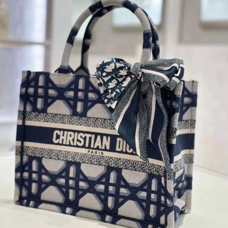 直営店☆DIOR☆ディオールブックトート スモール ギフトにも♪ (Dior