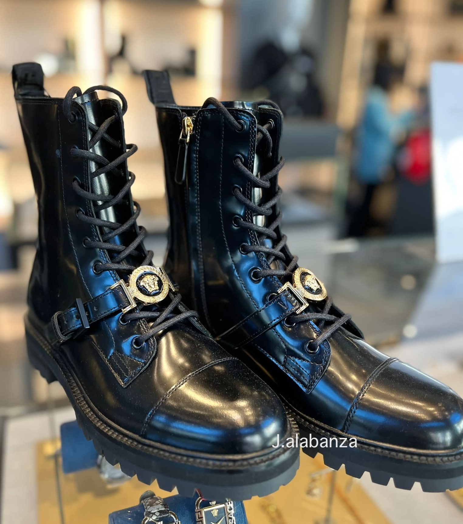 ヴェルサーチェ☆メデューサプレート付きワークブーツ (VERSACE/ブーツ