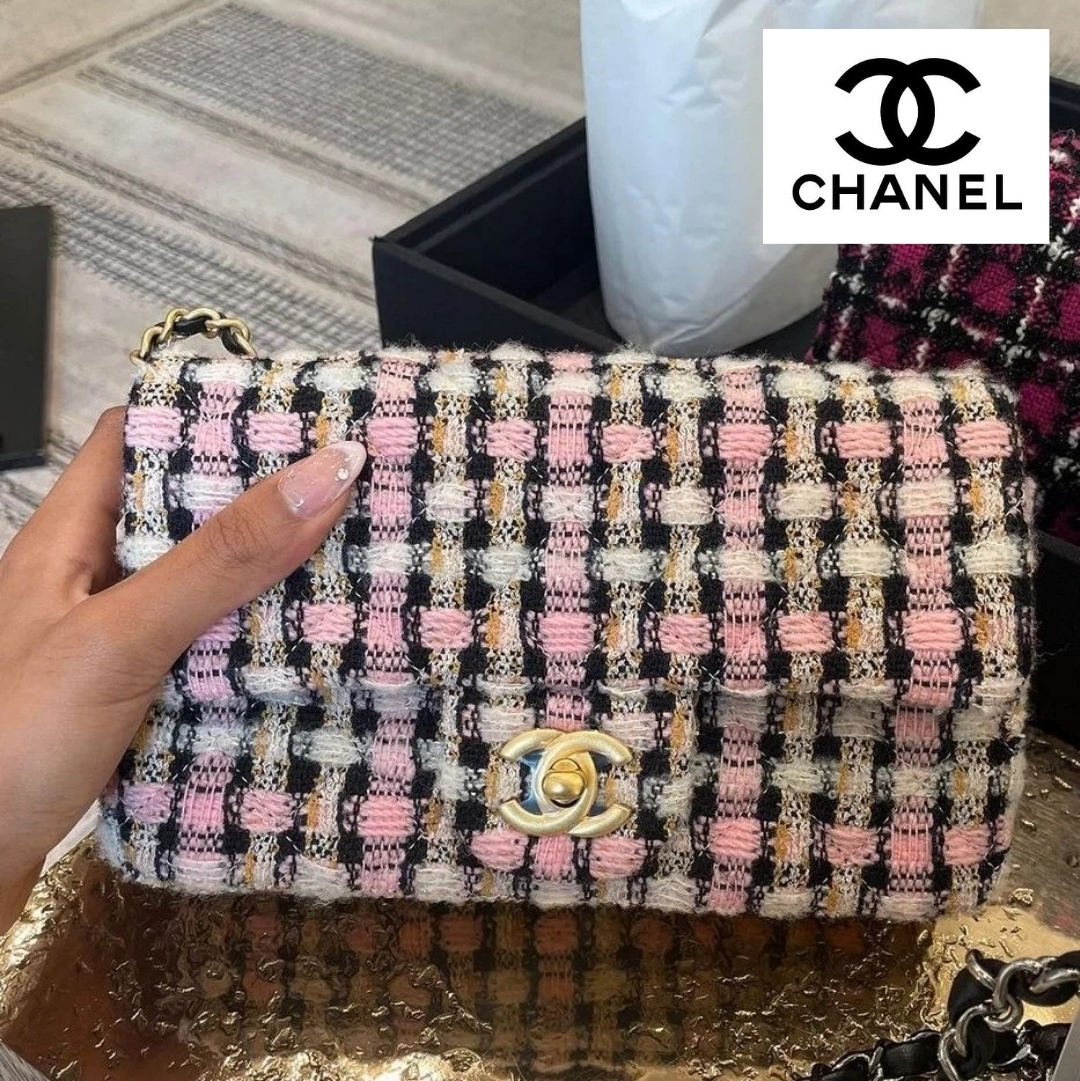 CHANEL】ピンクツイードがキュート◎シャネルフォンケース (CHANEL