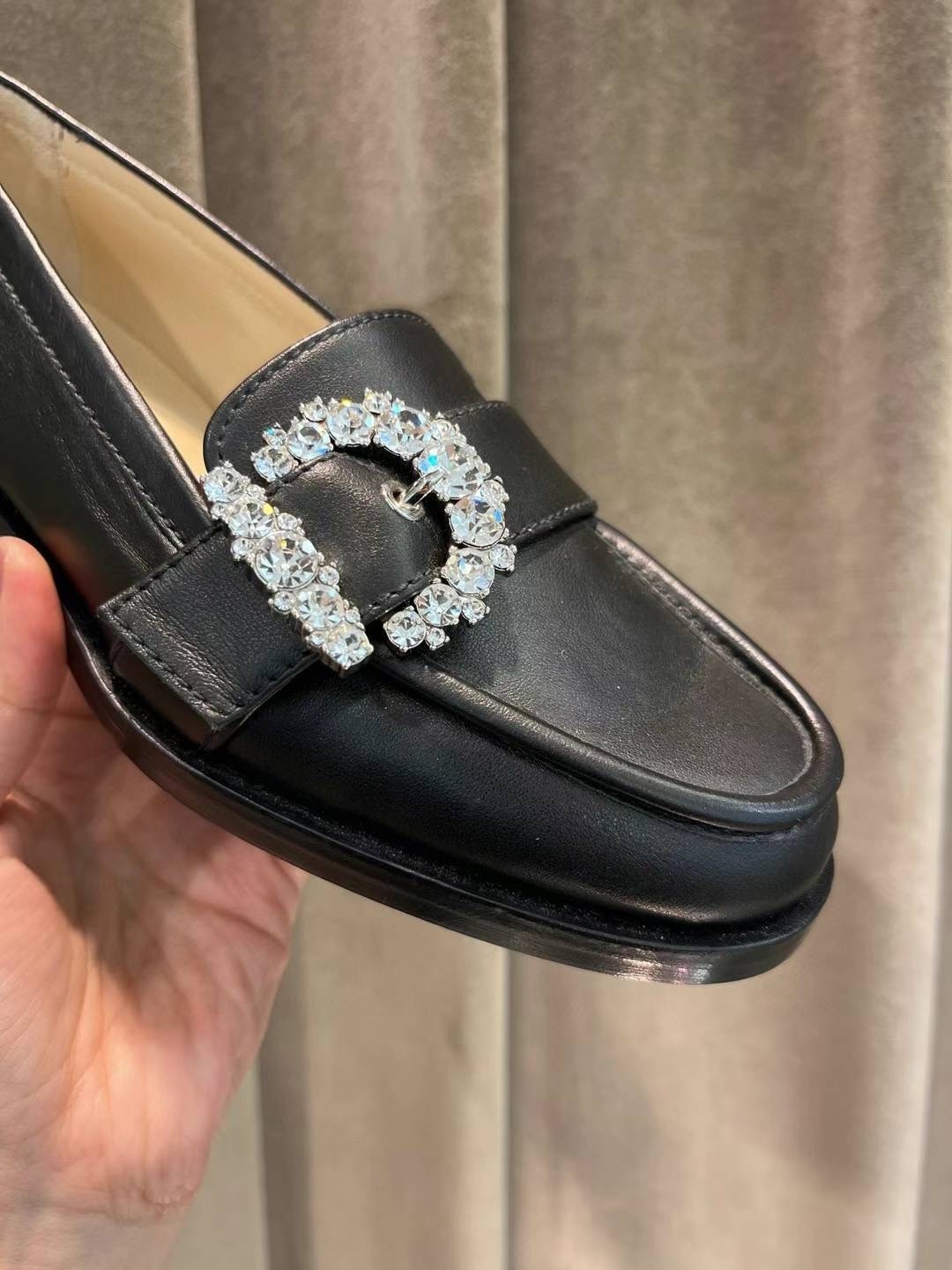 ジミーチュウ Cheri キラキラ ビジュー ローファー (Jimmy Choo