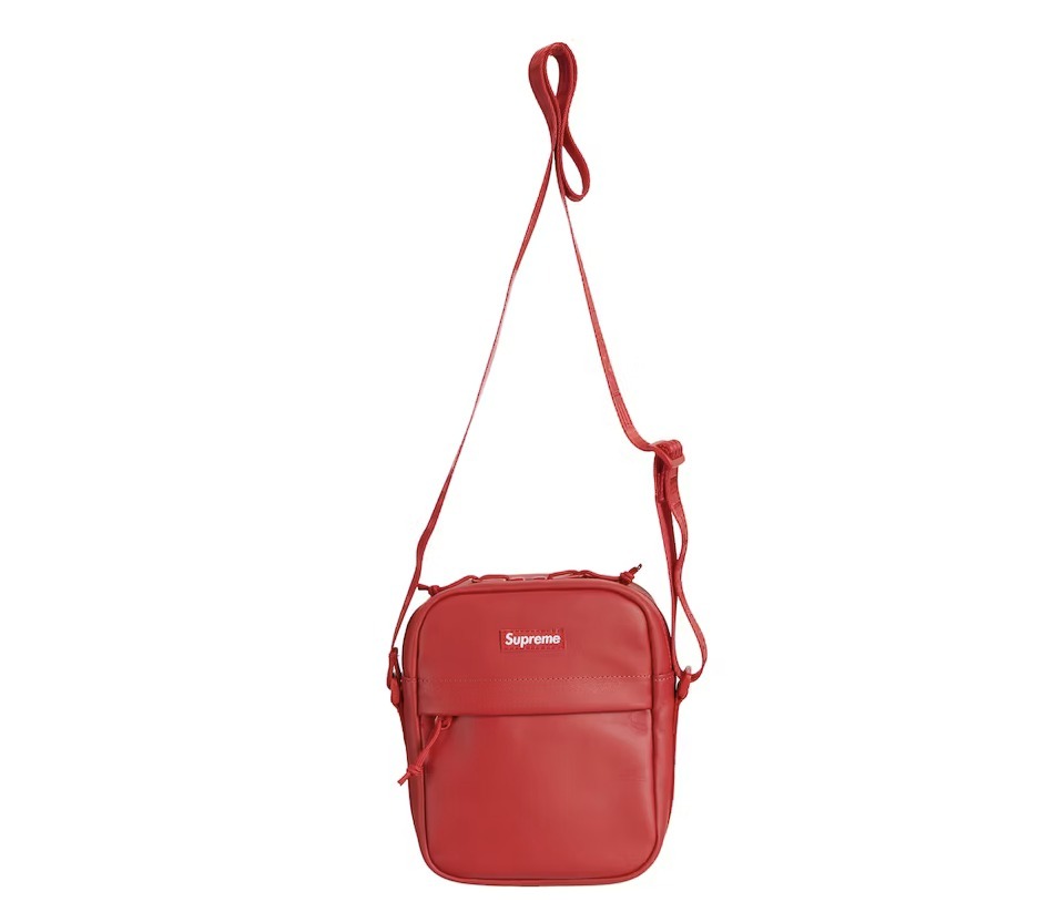 ☆Supreme☆送関込☆発売後即完売したレザーショルダーバッグ (Supreme