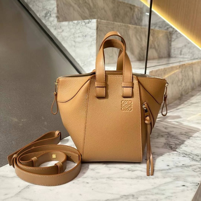 ☆Loewe☆ハンモックバッグ スモール (ソフトグレインカーフ) (LOEWE