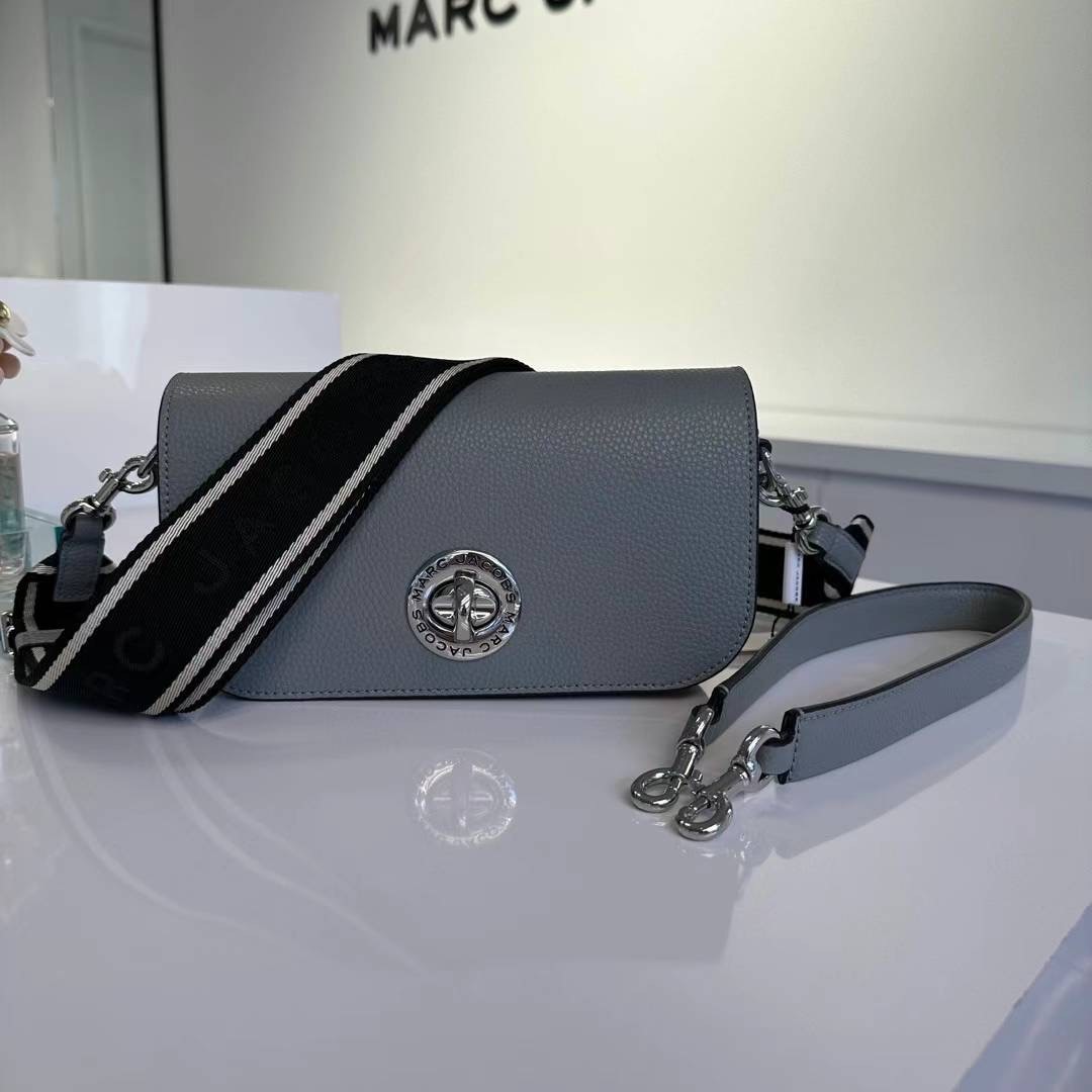 Marc Jacobs ターンロック 取外し可 3WAYショルダークラッチ (MARC