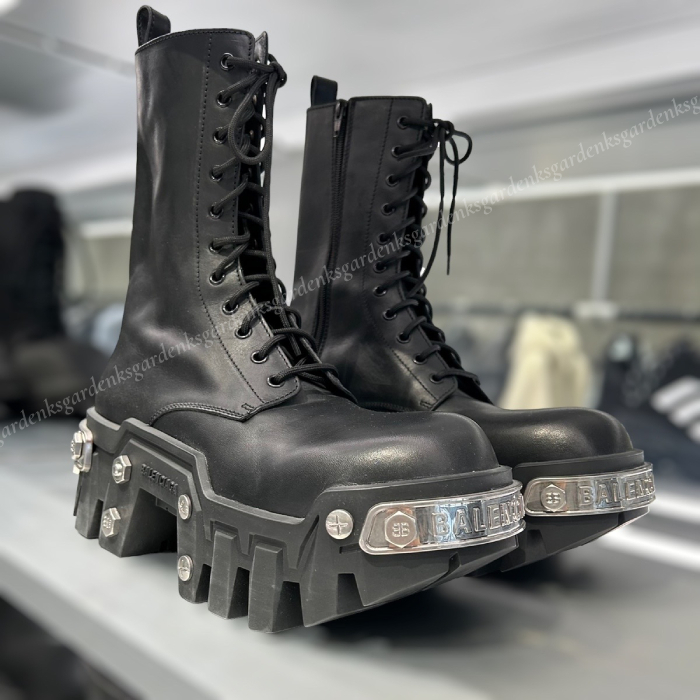 すぐ届く！BALENCIAGA BULLDOZER レースアップブーツ (BALENCIAGA