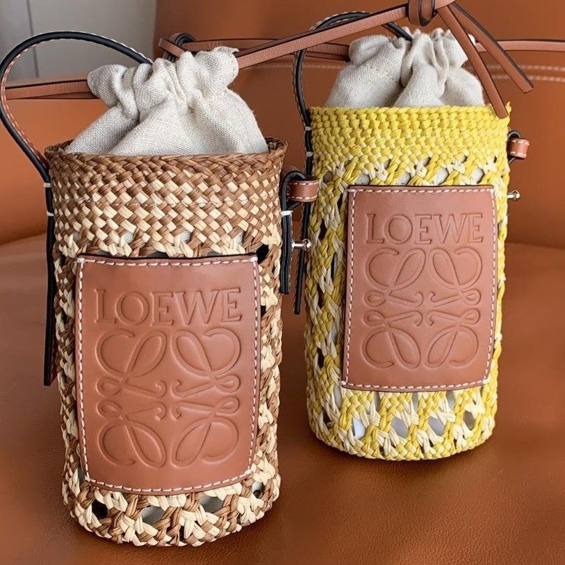 LOEWE(ロエベ)2022年春夏の人気ショルダーバッグはCYLINDER POCKET