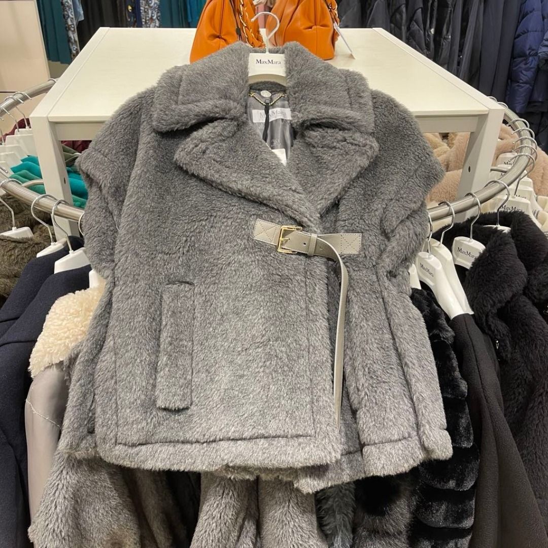 季節の変わり目には『ポンチョ・ケープ』が活躍【レディース定番ハイ