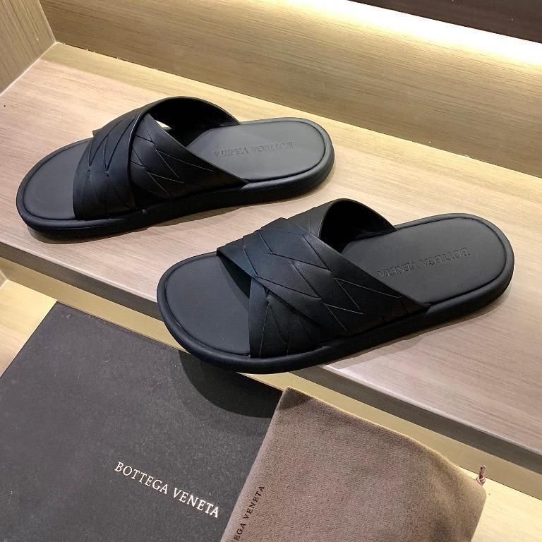 BOTTEGA VENETA(ボッテガヴェネタ)のメンズサンダルで人気の4モデル