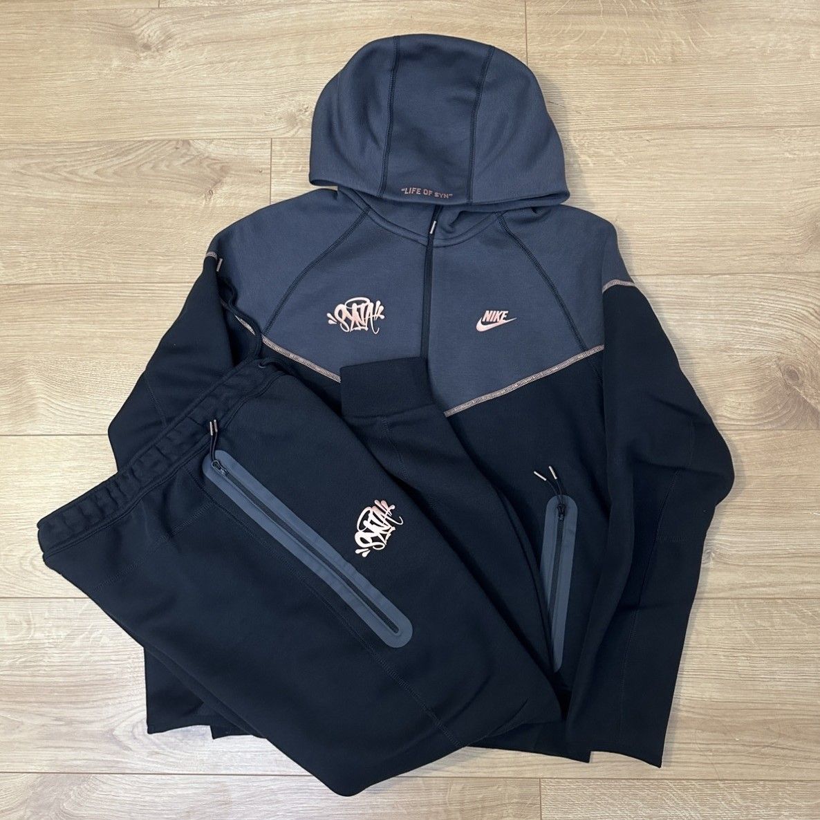 海外限定】ナイキ×Syna World(シナワールド) コラボコレクション【BUYMA】