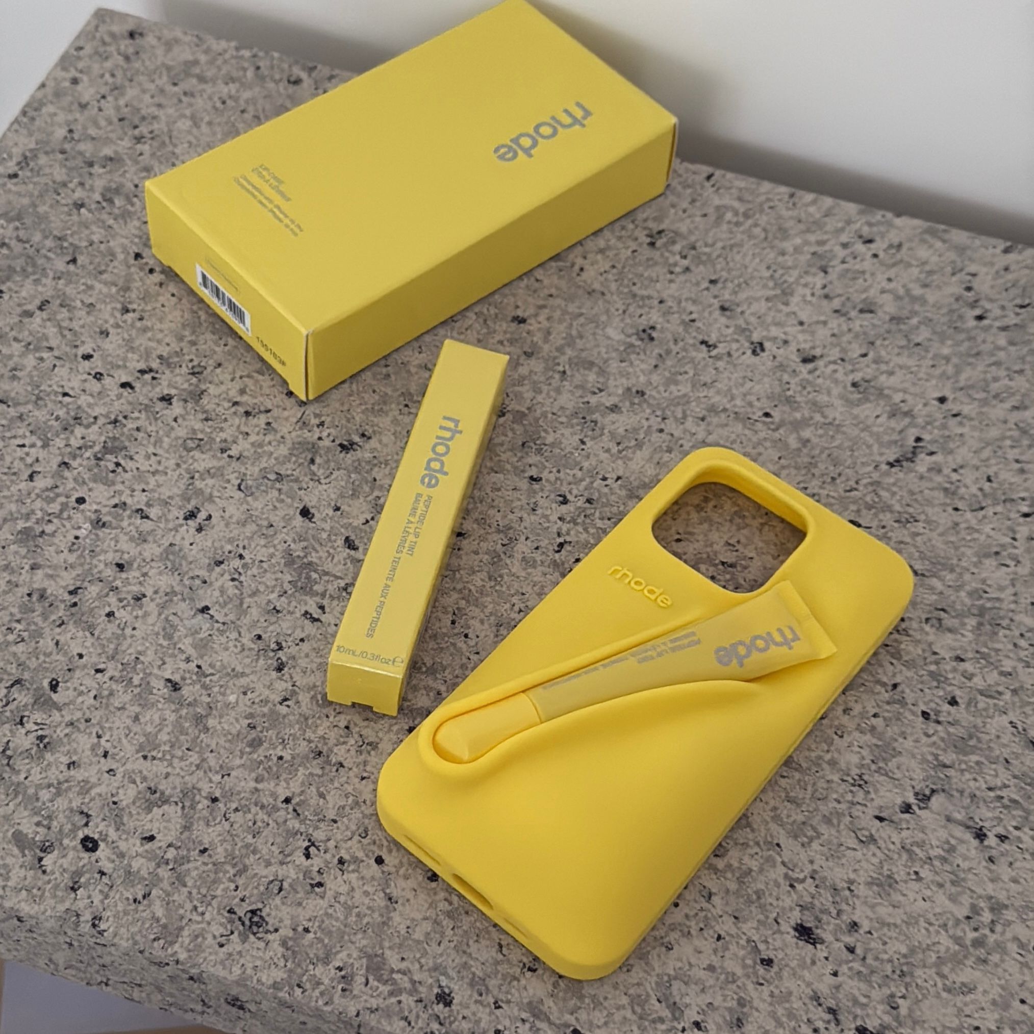 rhodeの人気リップから新作の「lemontini」が登場！【海外コスメ