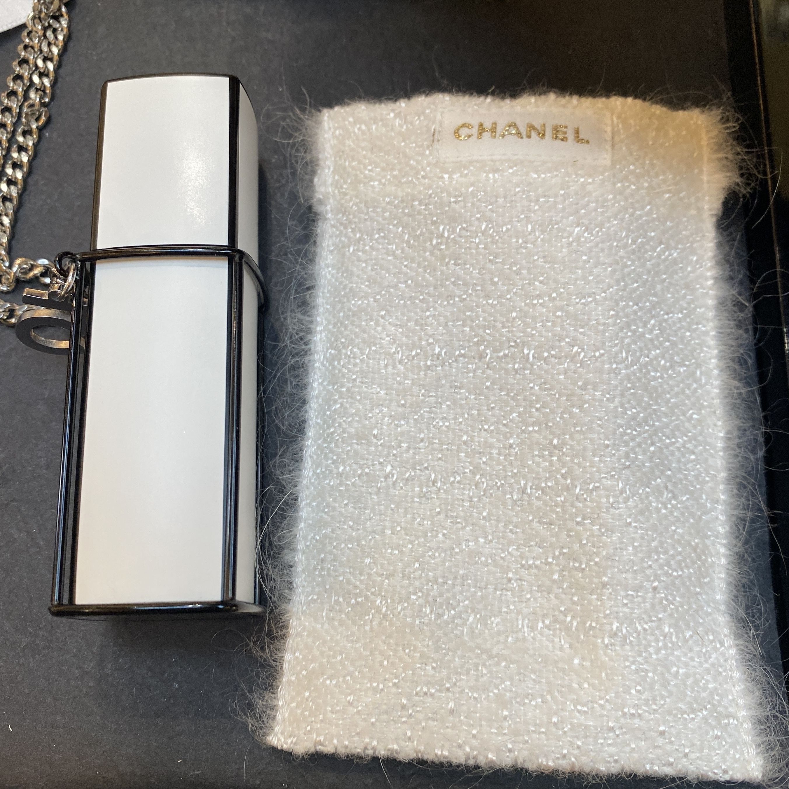 海外先行発売中のCHANEL(シャネル)N°5のパース スプレイ【2024ホリデー
