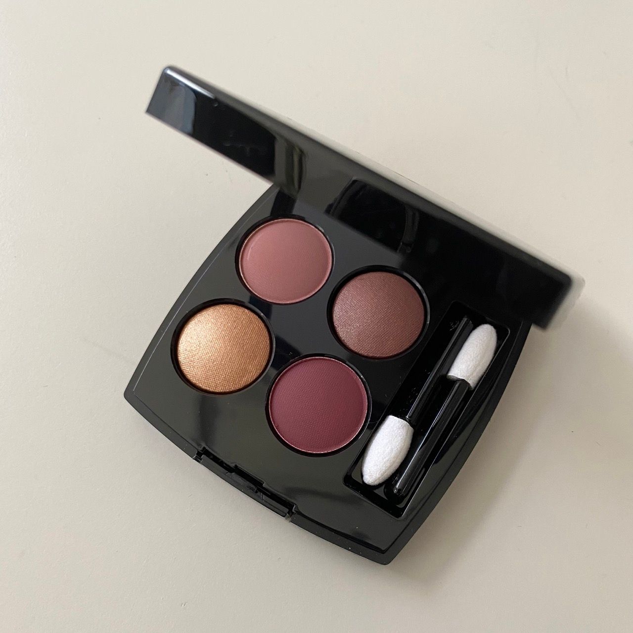 CHANEL(シャネル)の限定アイシャドウが絶妙なモーブでかわいい！【BUYMA】