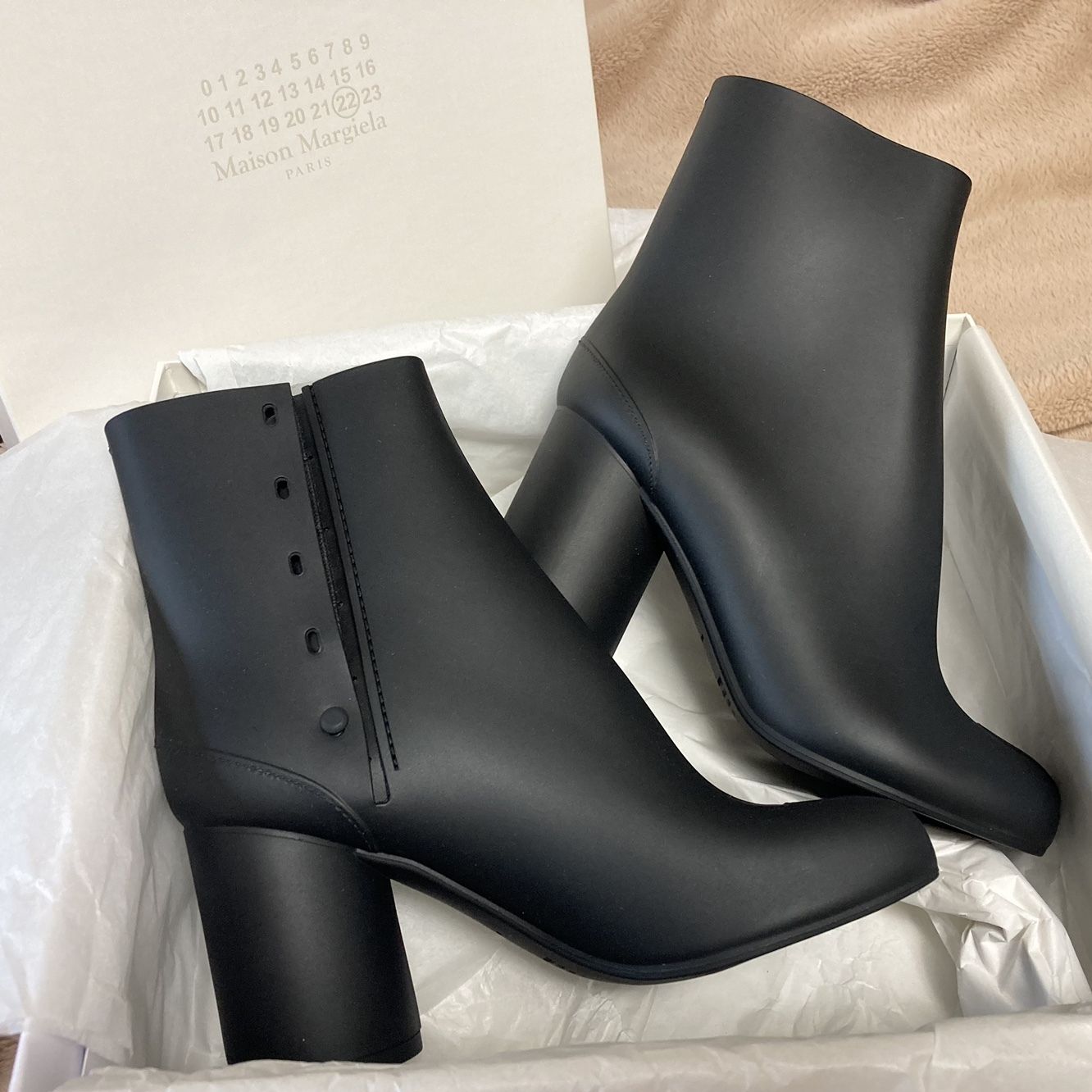 Maison Margiela(メゾン マルジェラ)』の『タビブーツ』から穴場