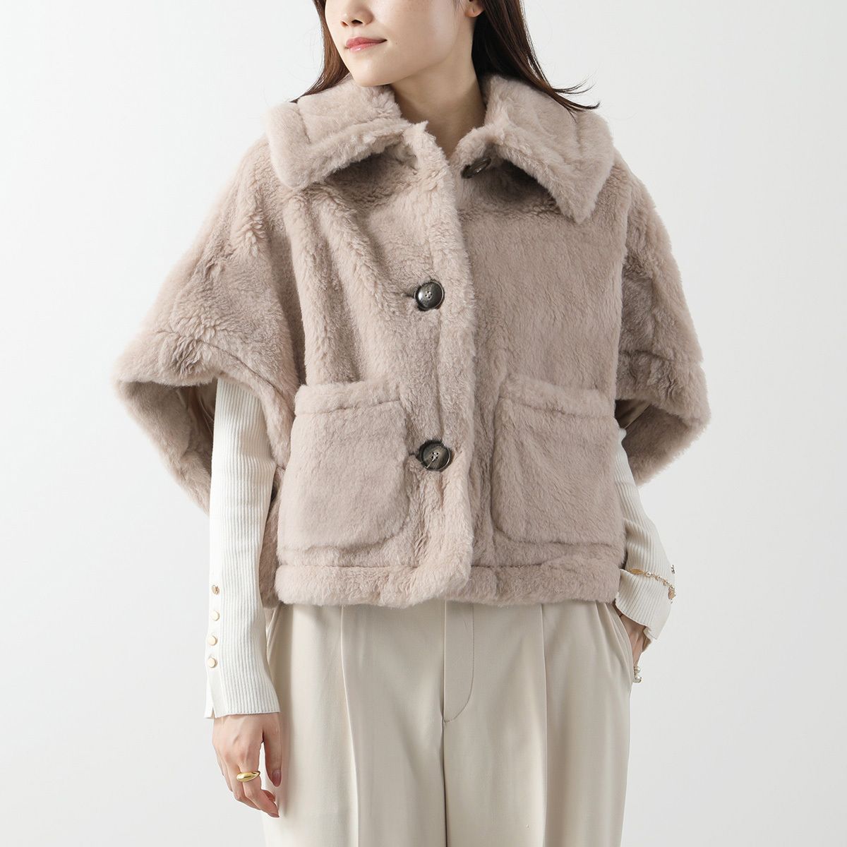 Max Mara(マックスマーラ)の「ポンチョ・ケープ」をご紹介【2025年秋冬