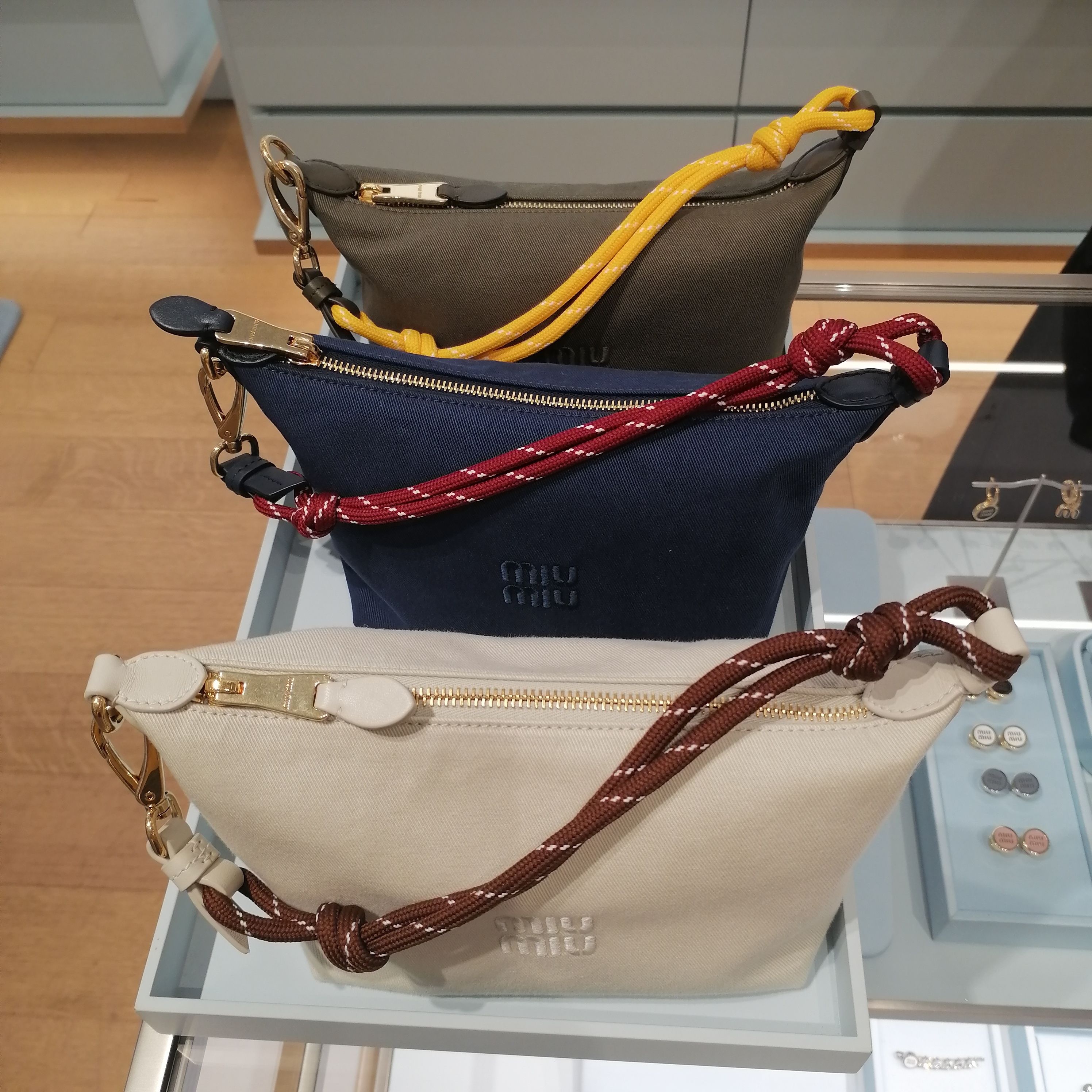 ミニバッグにもなる『MiuMiu(ミュウミュウ)』のポーチまとめ【BUYMA】