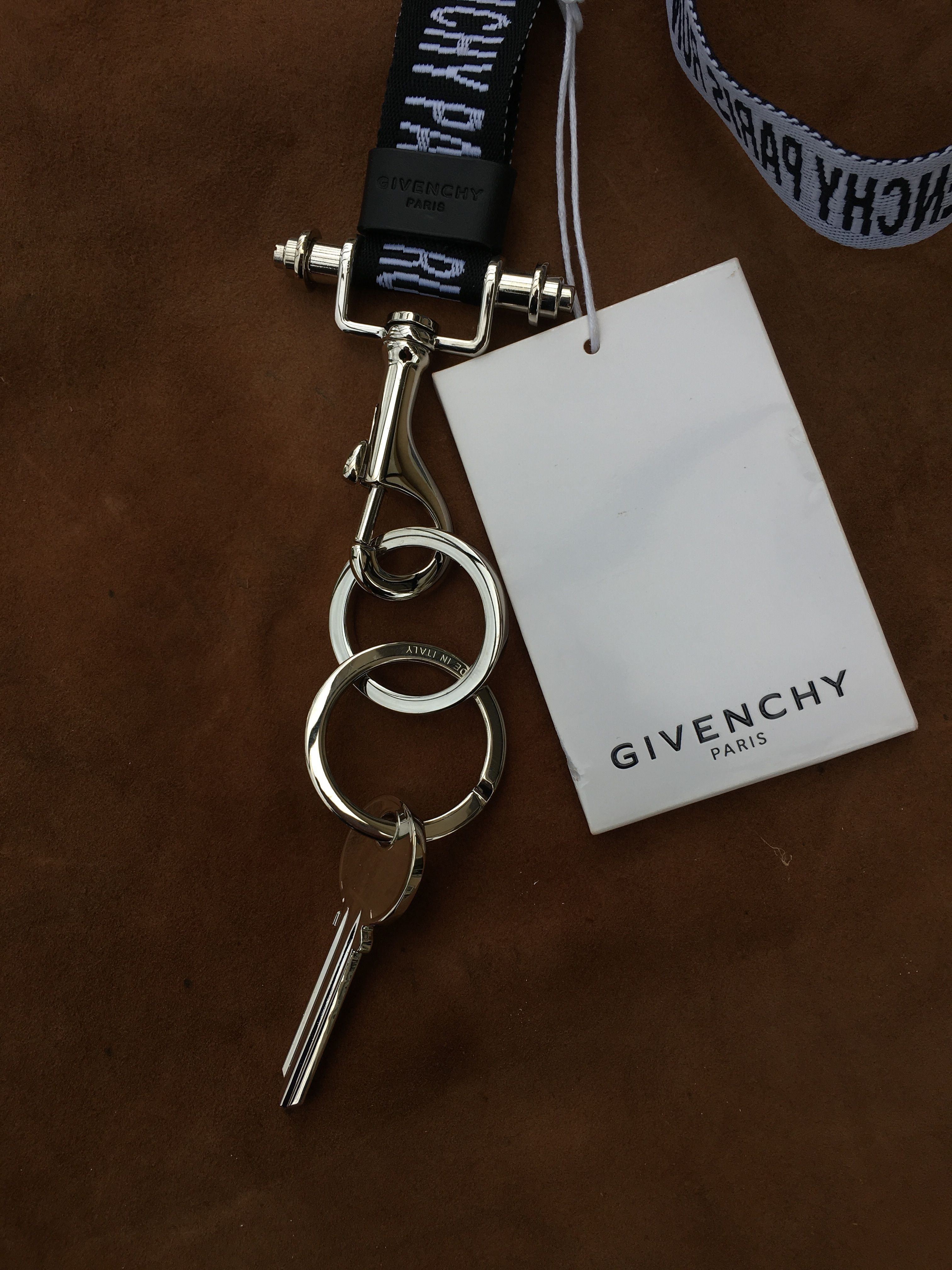 安心の国内発送GIVENCHY キーリング ネックレス◇ジバンシィ (GIVENCHY