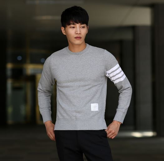 トムブラウン) THOM BROWNE トレーナー MJT021H 00535 (THOM BROWNE/T