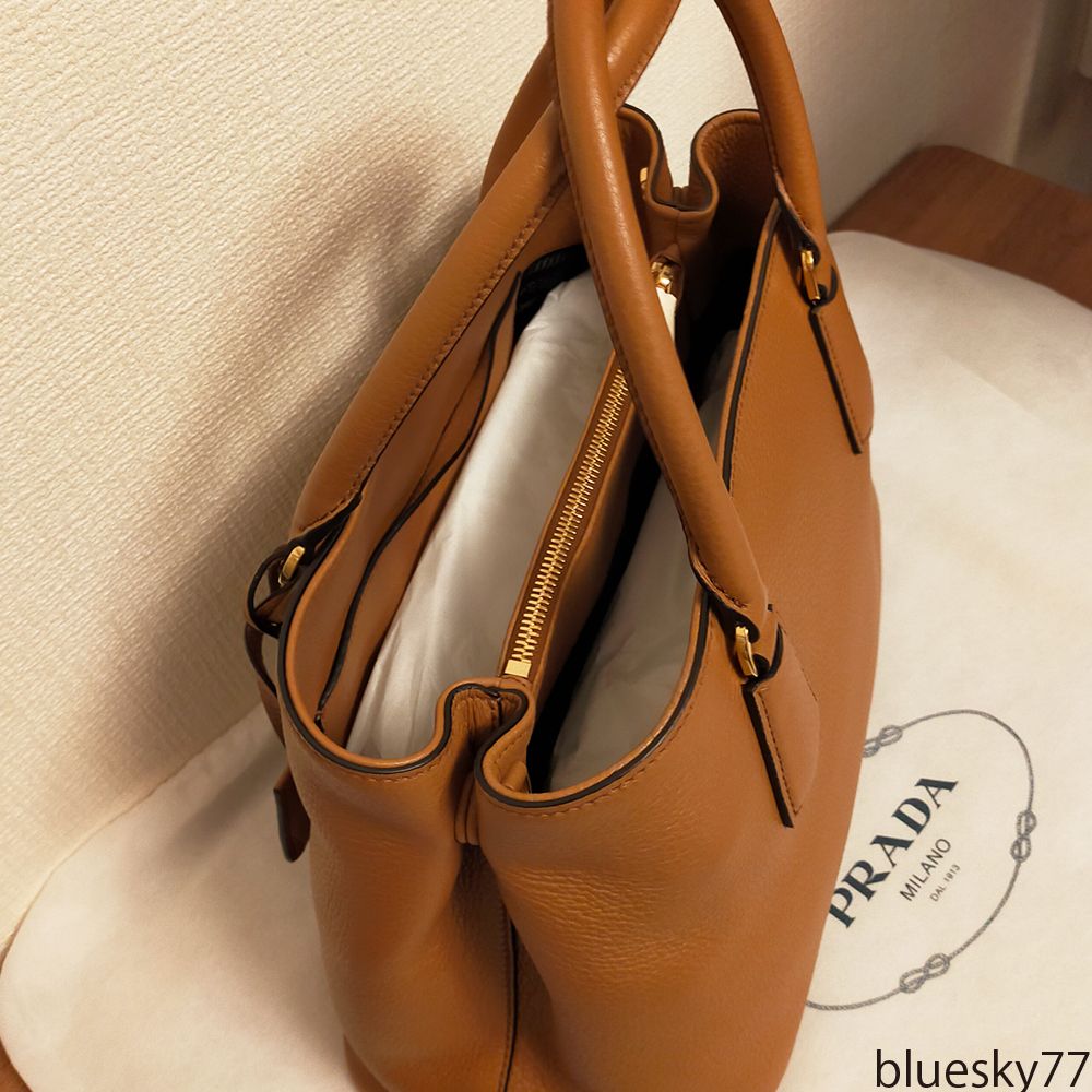 国内発送！PRADA(プラダ)レザートートバッグ 2WAY A4サイズOK (PRADA
