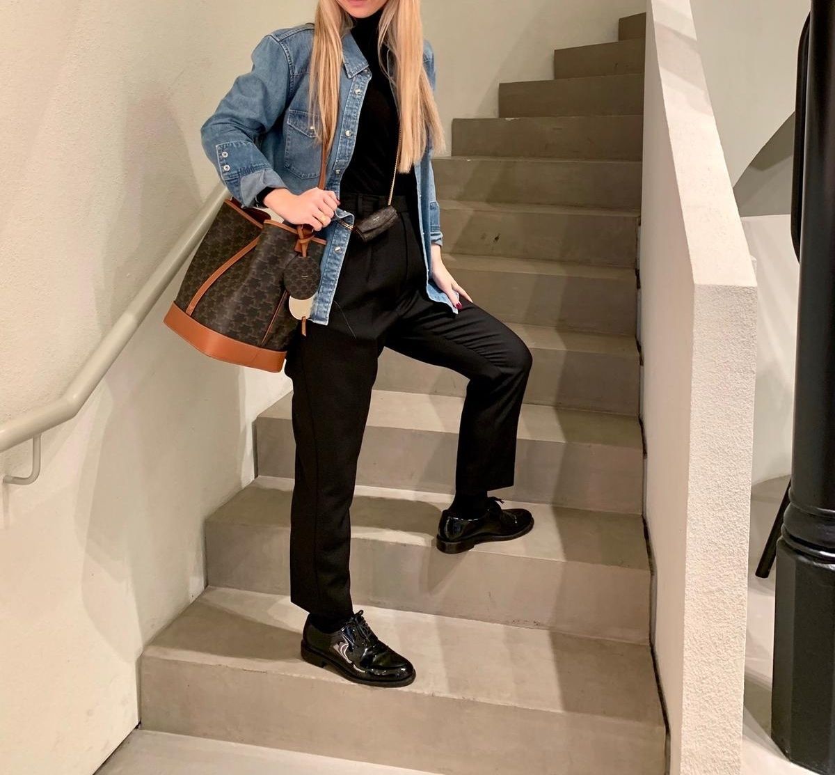 送料込【CELINE】MEDIUM BUCKET IN TRIOMPHE CANVAS BAG (CELINE