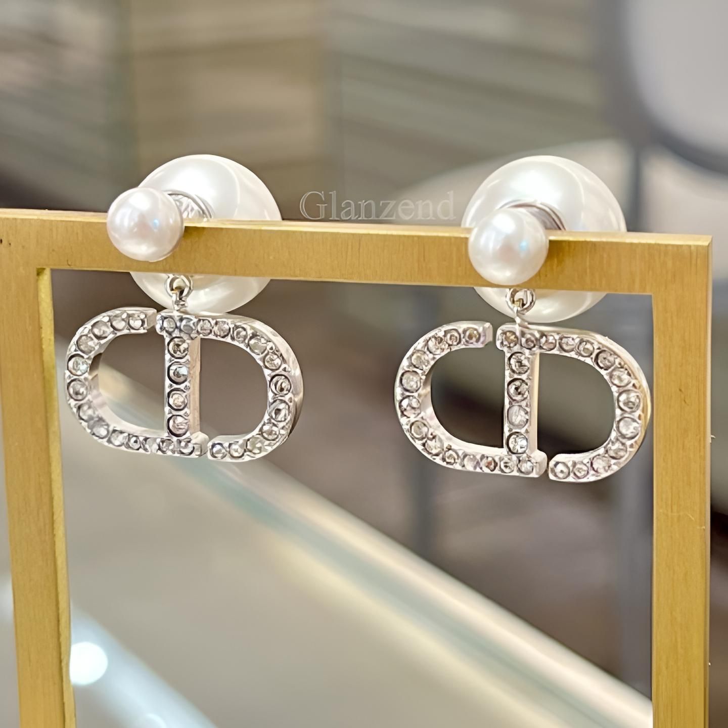 ギフトにも♥【Dior】《Dior Tribales》CDロゴ ピアス (Dior/ピアス
