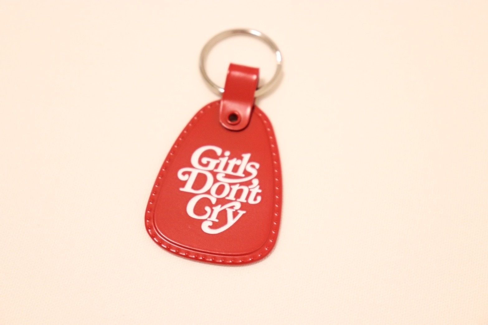 ☆大人気☆Girls Don't Cry Metal KEYCHAIN (Girls Don't Cry