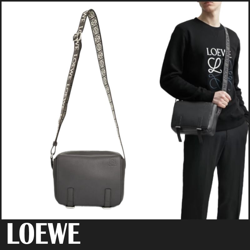 送料関税込☆LOEWE ミリタリー メッセンジャーバッグ XS☆大人気