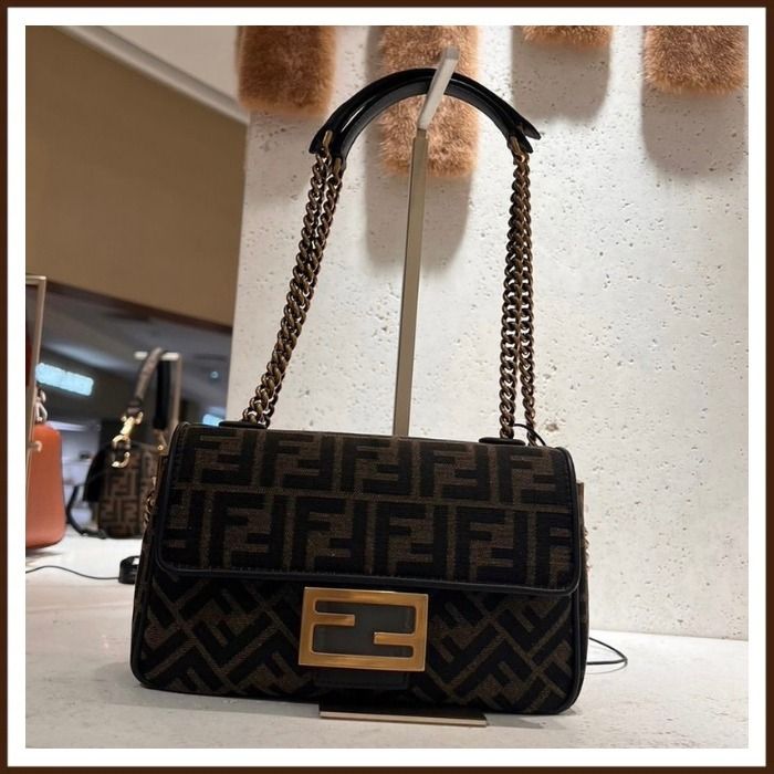 FENDI バゲット チェーン ミディ 3WAY ハンドバッグ FF ロゴ (FENDI
