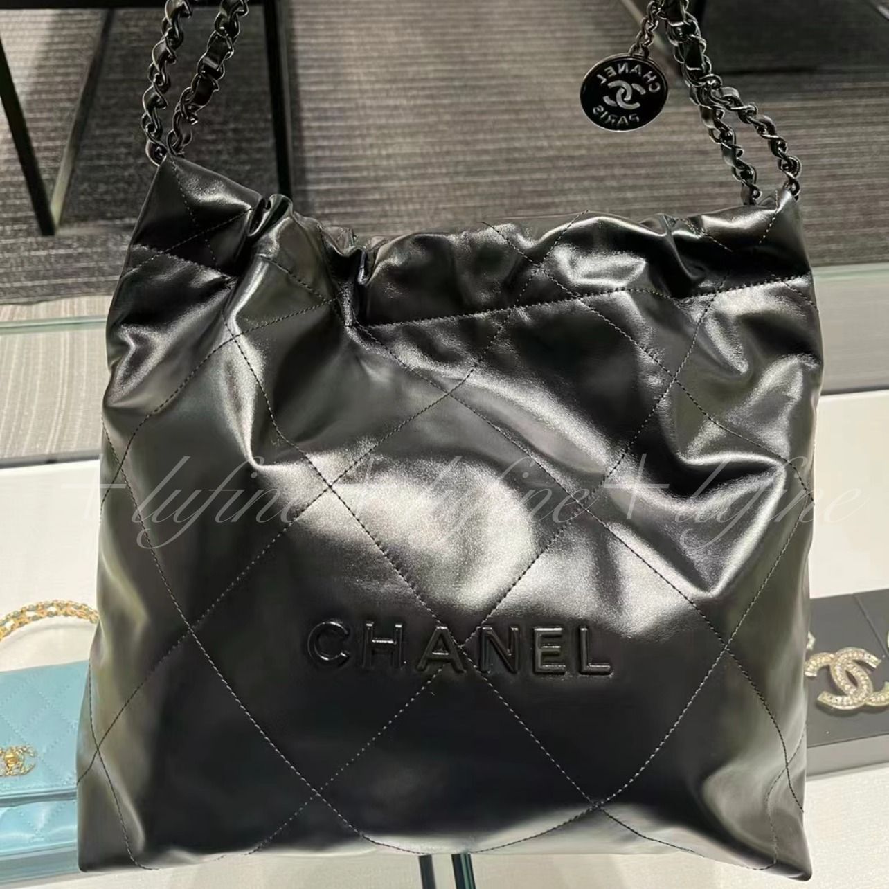 クールな女性に♪】CHANEL 22 スモール ハンドバッグ SO BLACK (CHANEL