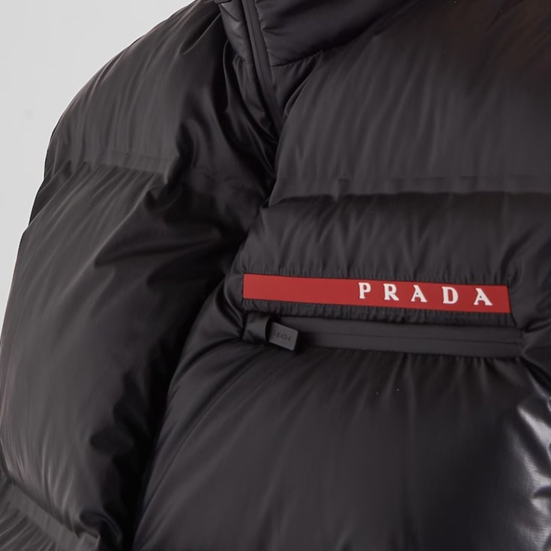 話題】PRADA◇リネアロッサ ライトナイロン ダウンベスト ロゴ (PRADA