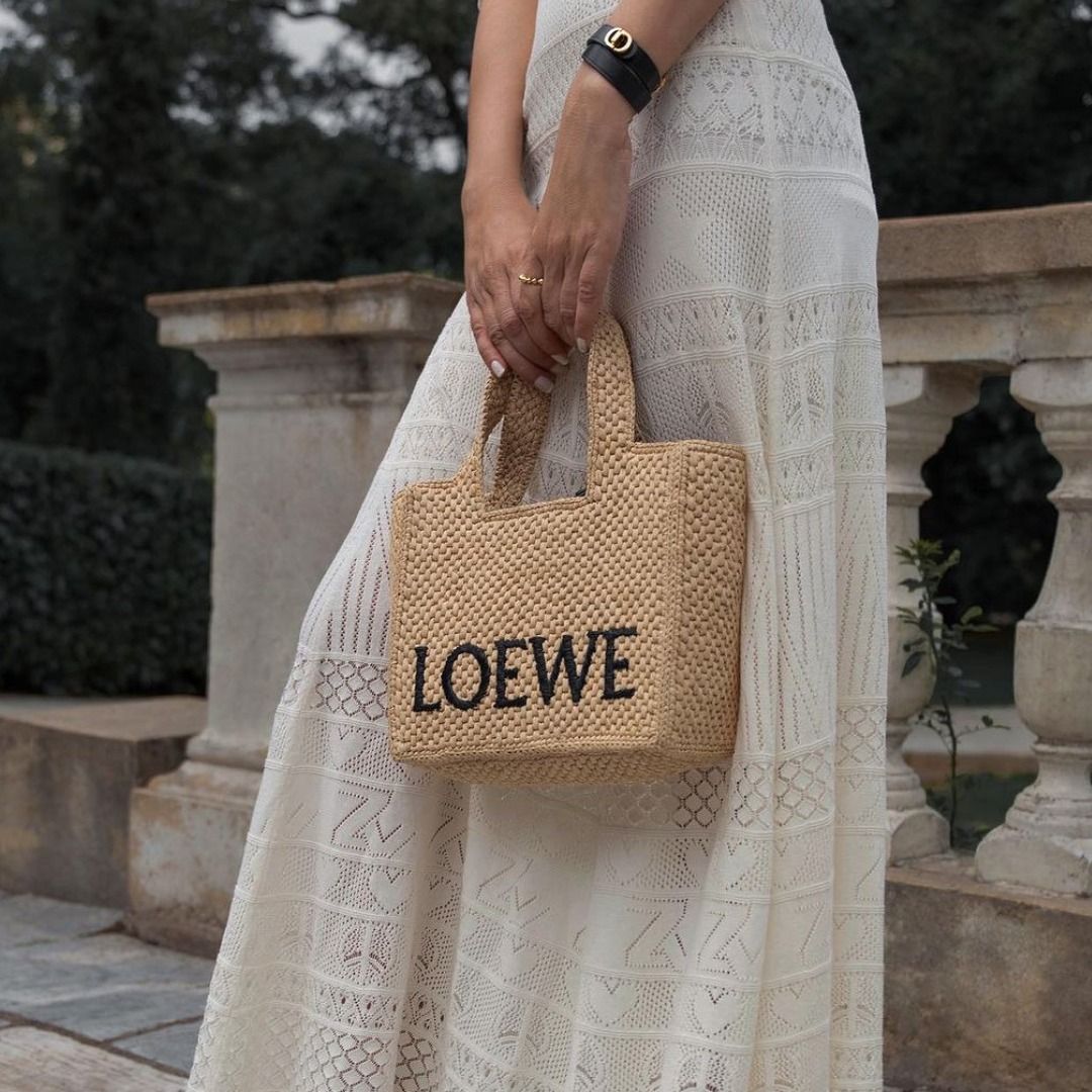 話題】LOEWE◇ラフィア スモール フォントトート ストラップ付 (LOEWE