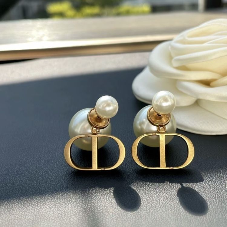 Dior(ディオール) パールピアス ゴールド ディオールピアス (Dior