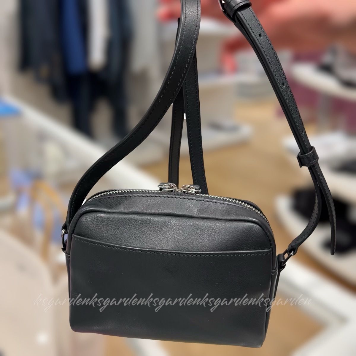 すぐ届く！angele ミニショルダーバッグ カメラバッグ (Agnes b