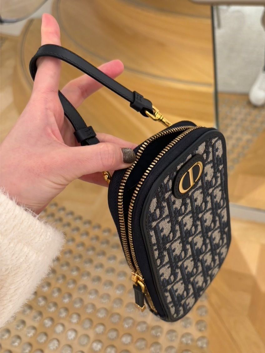 国内発送】 DIOR《30 Montaigne Call'in Dior》フォンホルダー (Dior