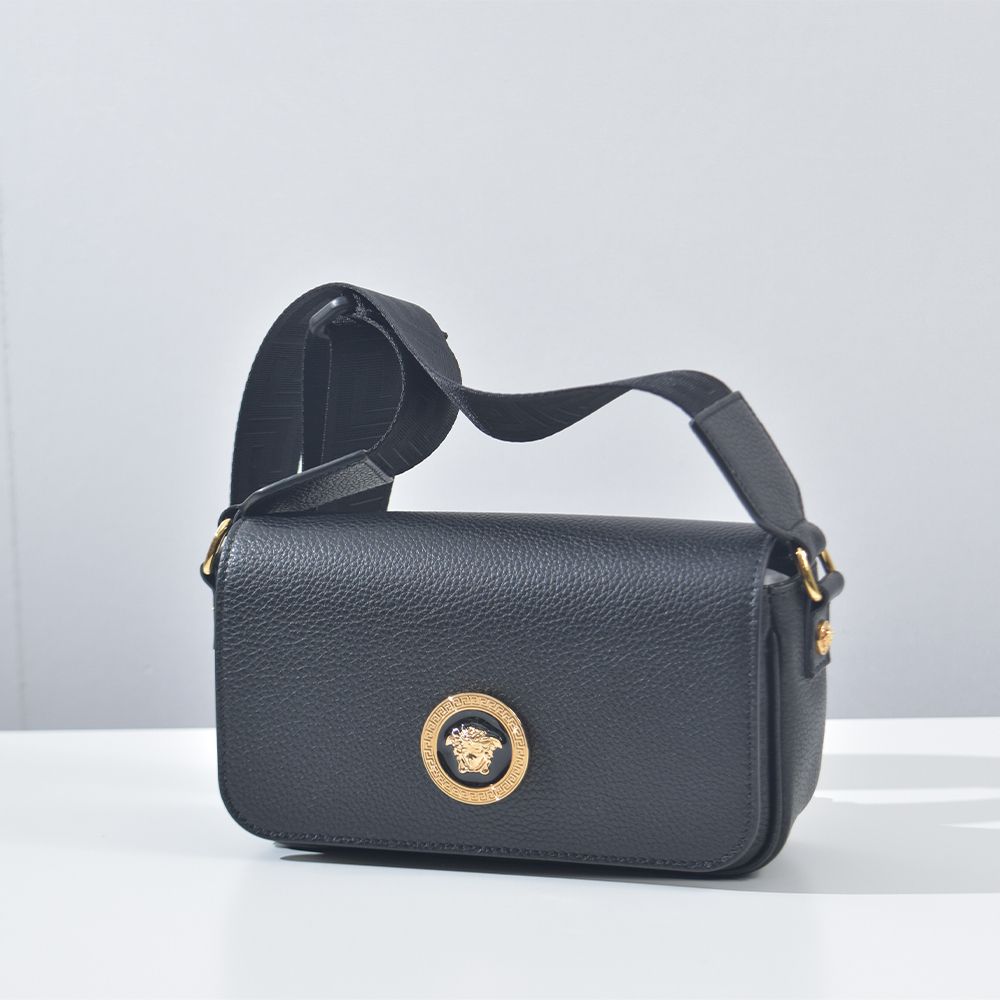 ヴェルサーチ ショルダーバッグ フラップ メンズ 本革 1013361