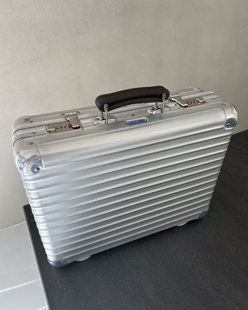 RIMOWA】Classic Flight アタッシュケース アルミニウム (RIMOWA