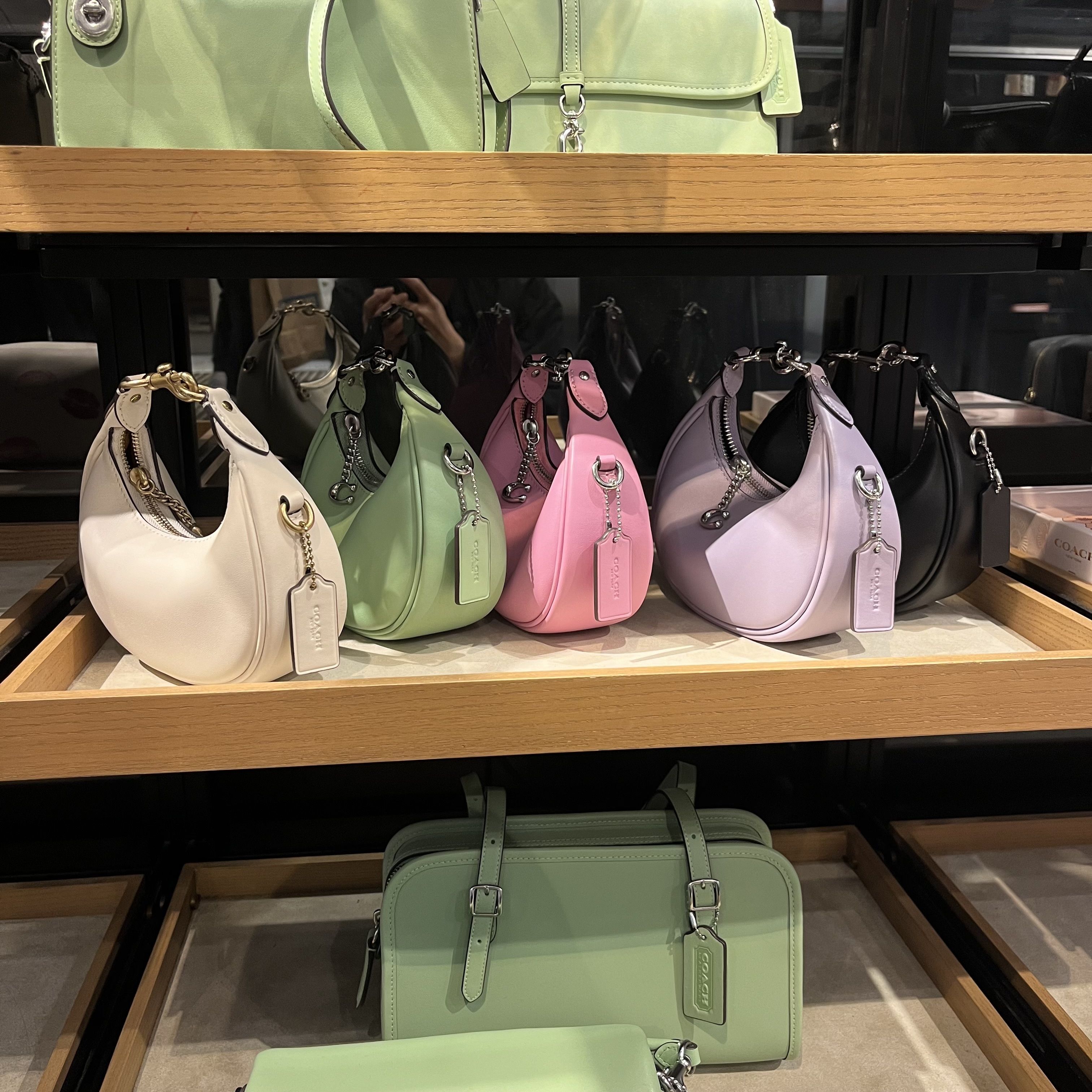 コンパクト【Coach】三日月型 Jonie ジョニーバッグ (Coach/ショルダー