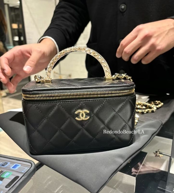 レジンのハンドルが可愛い☆CHANEL☆バニティケース☆数量限定品