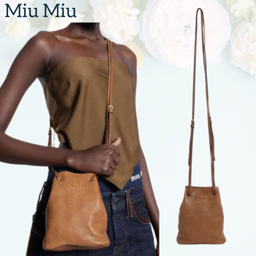 シンプルな ≪MIUMIU≫ ナッパレザー ミニショルダーバッグ 茶色
