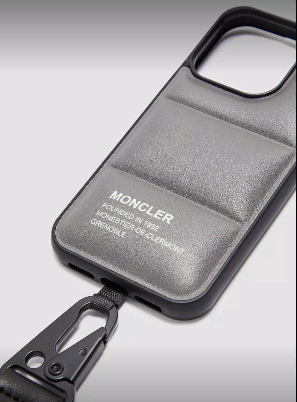 国内発送☆MONCLER】NAKOAスマートフォンケース iPhone 15 Pro