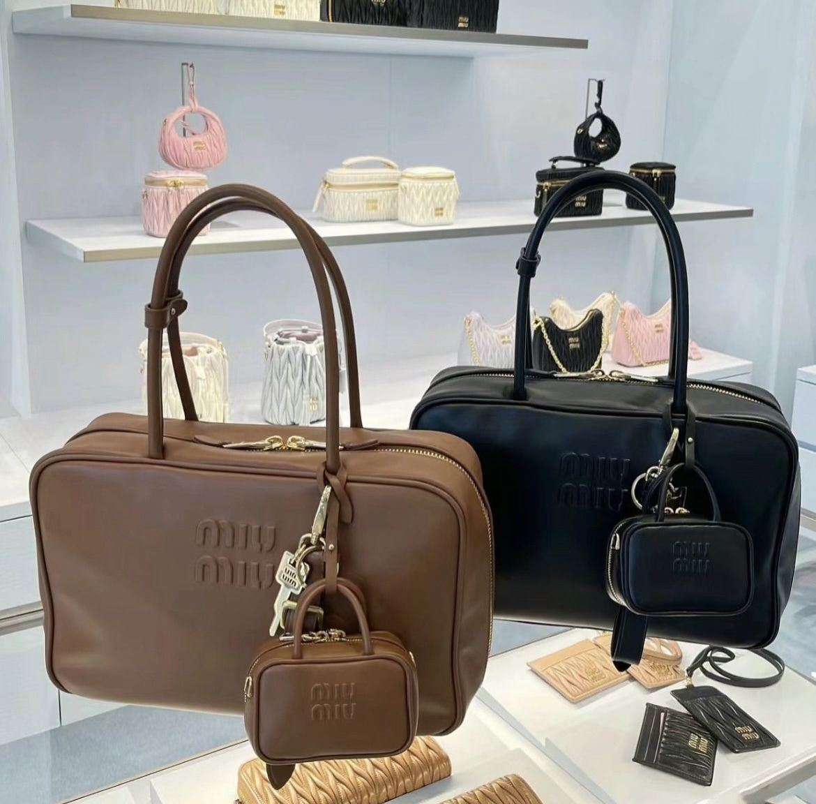 Miu Miu レザー トップハンドルバッグ Leather top-handle bag (MiuMiu