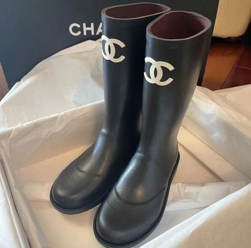入手困難な人気アイテム】CHANEL ラバー ロングレインブーツ (CHANEL