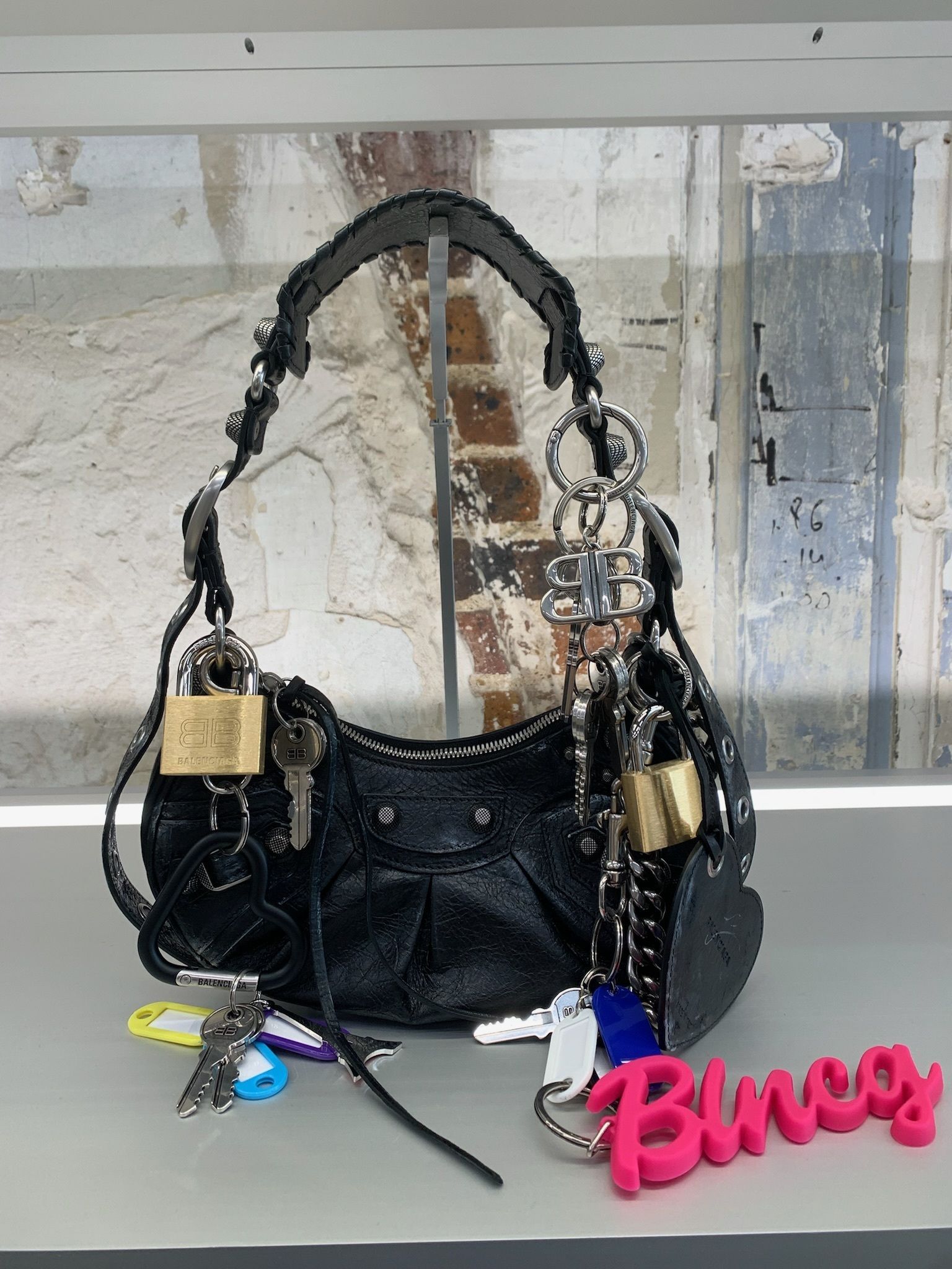 BALENCIAGA】LE CAGOLE XS ユーズドエフェクト チャーム付き